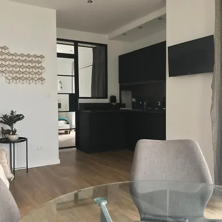 Sweet 2 Pieces 42 M2 Chambre, Salon, Cuisine, Grande Terrasse, Parking Proche Centre Et Μπαστιά