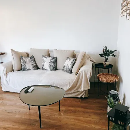 Sweet 2 Pieces 42 M2 Chambre, Salon, Cuisine, Grande Terrasse, Parking Proche Centre Et