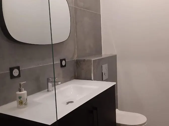 Sweet 2 Pieces 42 M2 Chambre, Salon, Cuisine, Grande Terrasse, Parking Proche Centre Et Apartmán