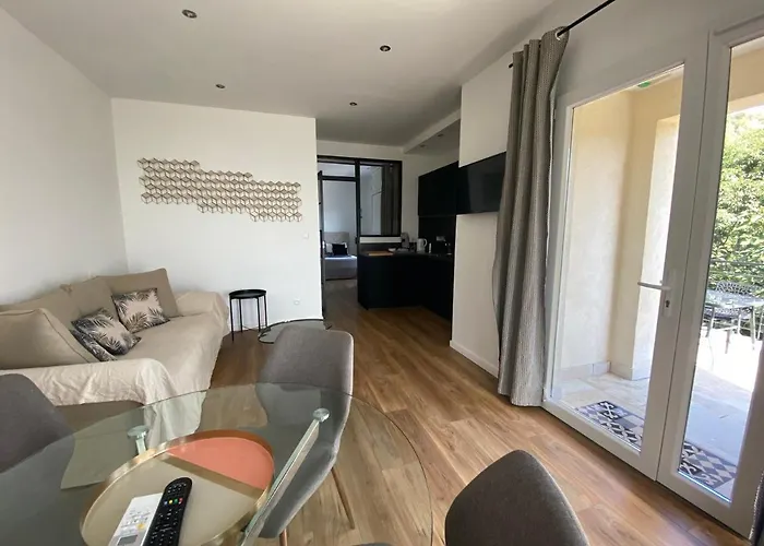 Sweet 2 Pieces 42 M2 Chambre, Salon, Cuisine, Grande Terrasse, Parking Proche Centre Et Apartmán