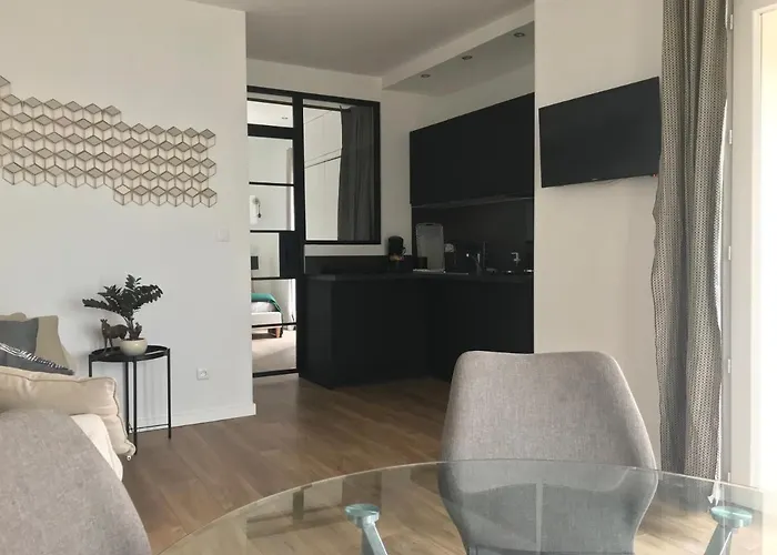 Sweet 2 Pieces 42 M2 Chambre, Salon, Cuisine, Grande Terrasse, Parking Proche Centre Et 巴斯蒂亚