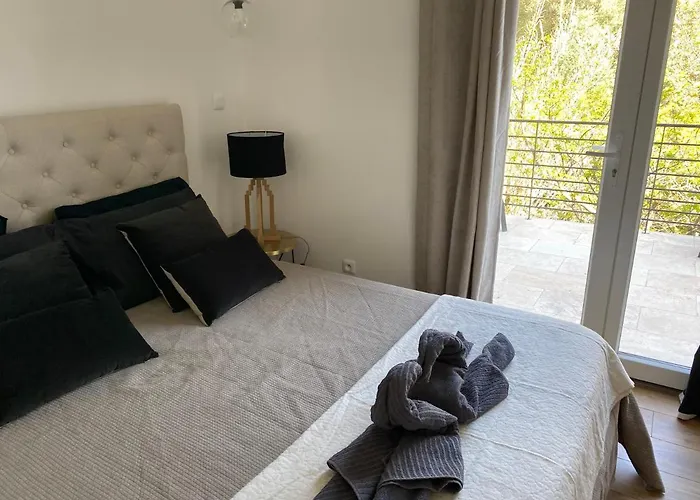Sweet 2 Pièces 42 M2 Chambre, Salon, Cuisine, Grande Terrasse, Parking Proche Centre Et *
